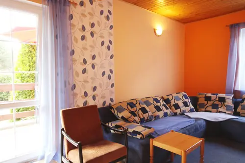 Salon i jadalnia w Domu Letniskowym Nela, widok 2