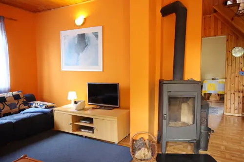 Salon i jadalnia w Domu Letniskowym Nela, widok 3