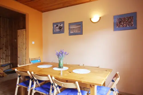 Salon i jadalnia w Domu Letniskowym Nela, widok 4