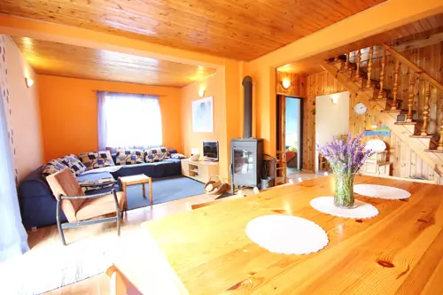 Salon i jadalnia w Domu Letniskowym Nela, widok 7