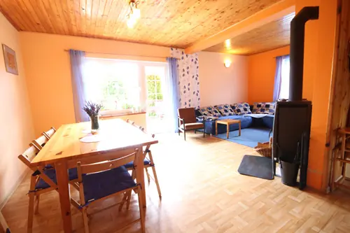 Salon i jadalnia w Domu Letniskowym Nela, widok 8