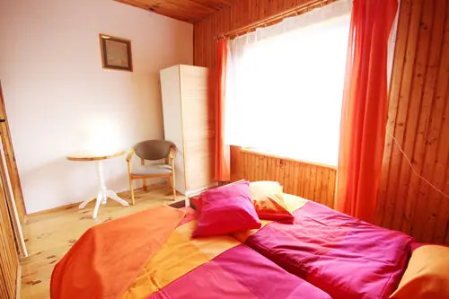Sypialnia w Domu Letniskowym Nela w Rowach, widok 2