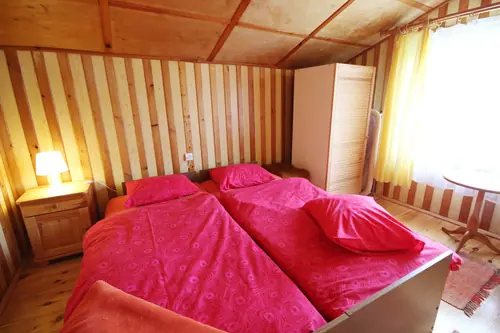 Sypialnia w Domu Letniskowym Nela w Rowach, widok 3